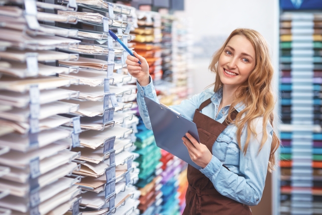 A kiskereskedőket is támogatja az állam