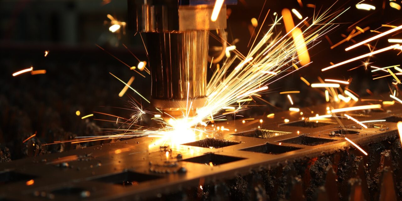 Precíz kivitelezés, rugalmas megoldások a fémiparban a PI-Metállal